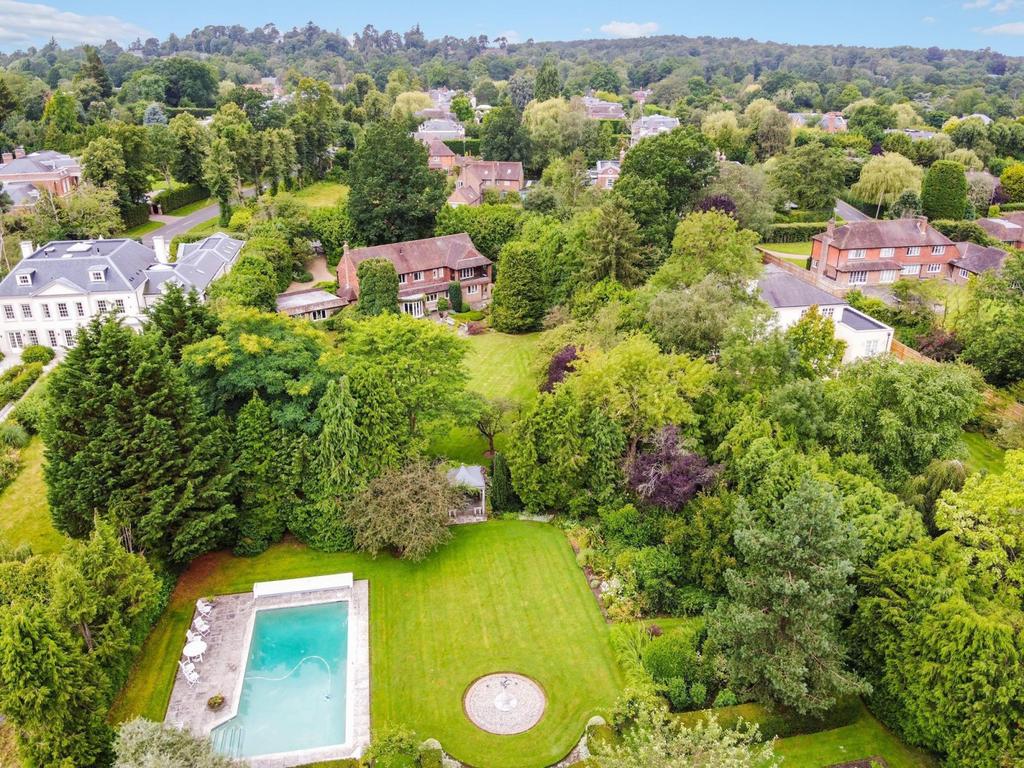 Princes Drive, Oxshott, KT22 5 bed detached house £4,000,000