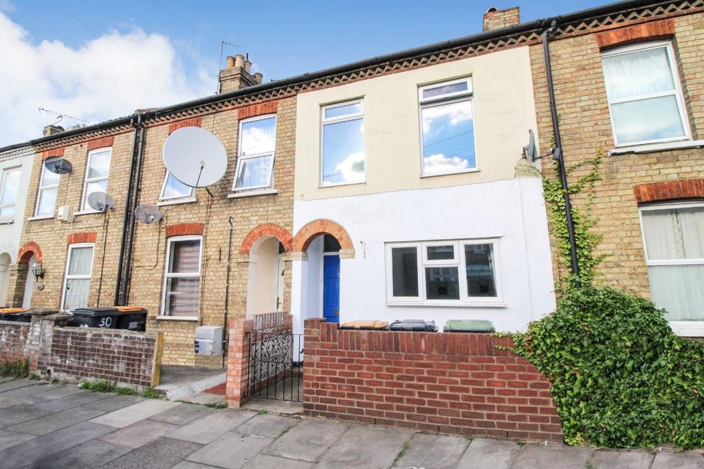 Edward Road, Bedford 3 bed terraced house £975 pcm (£225 pw)
