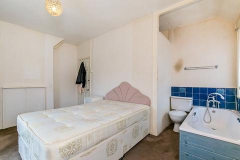 25 Wittersham Road, Bromley, BR1 4RH