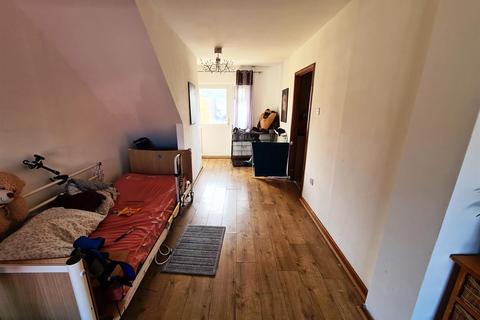 4 bedroom semi-detached house for sale - Heol Croesty , Bridgend, CF355LU