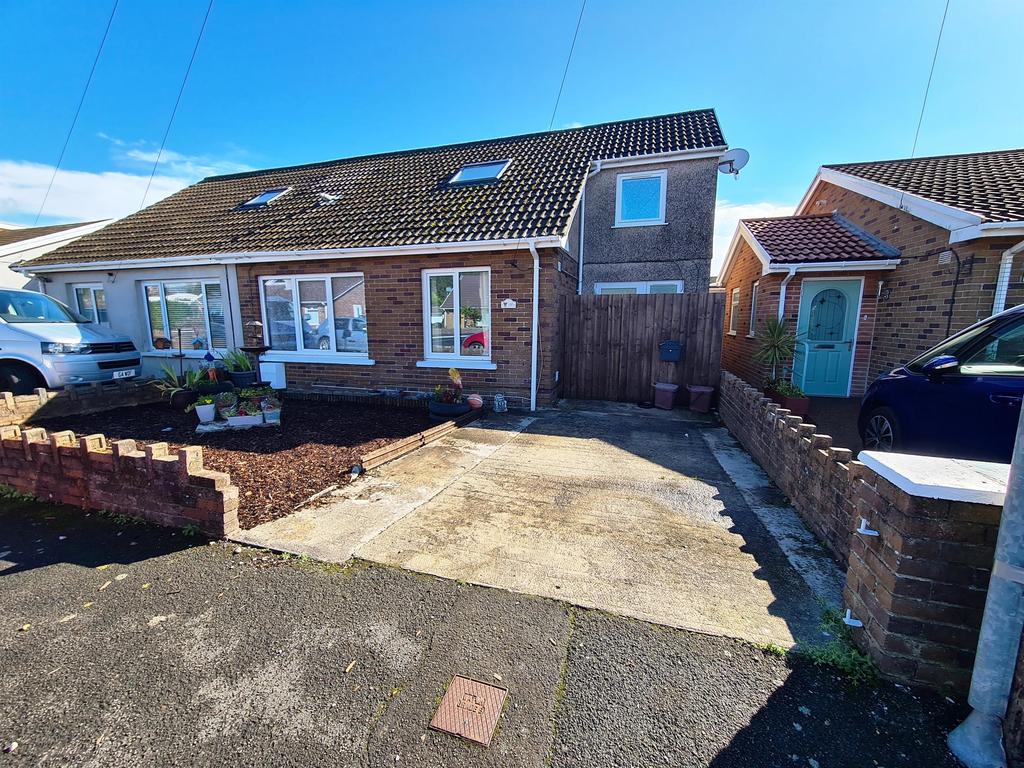 Heol Croesty, Bridgend, CF355LU 4 bed semidetached house £225,000