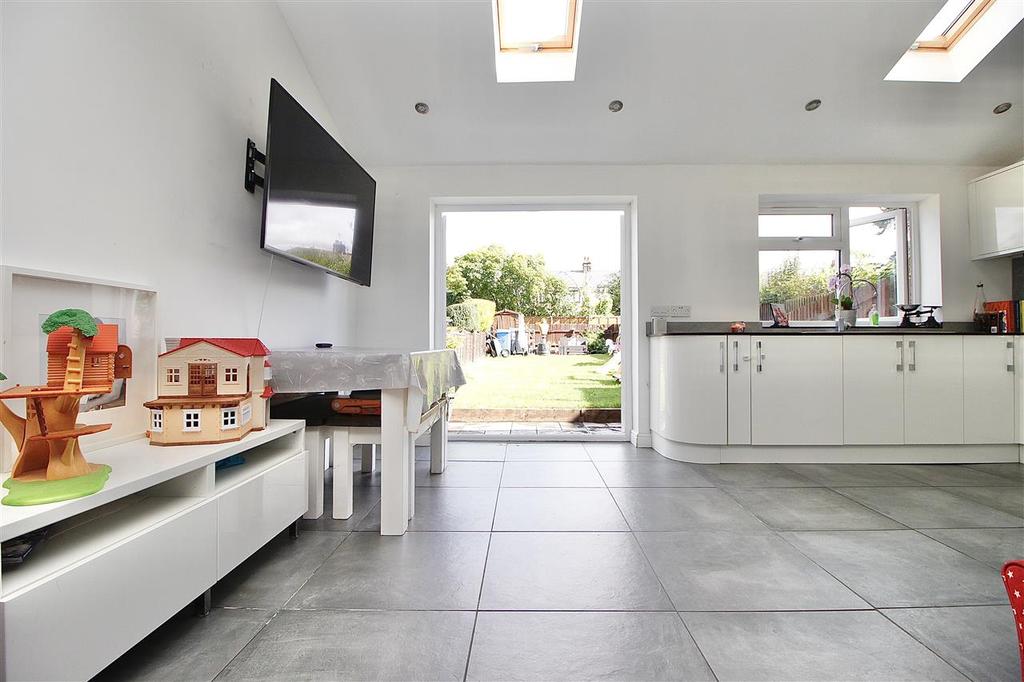 Kitchen / Dining