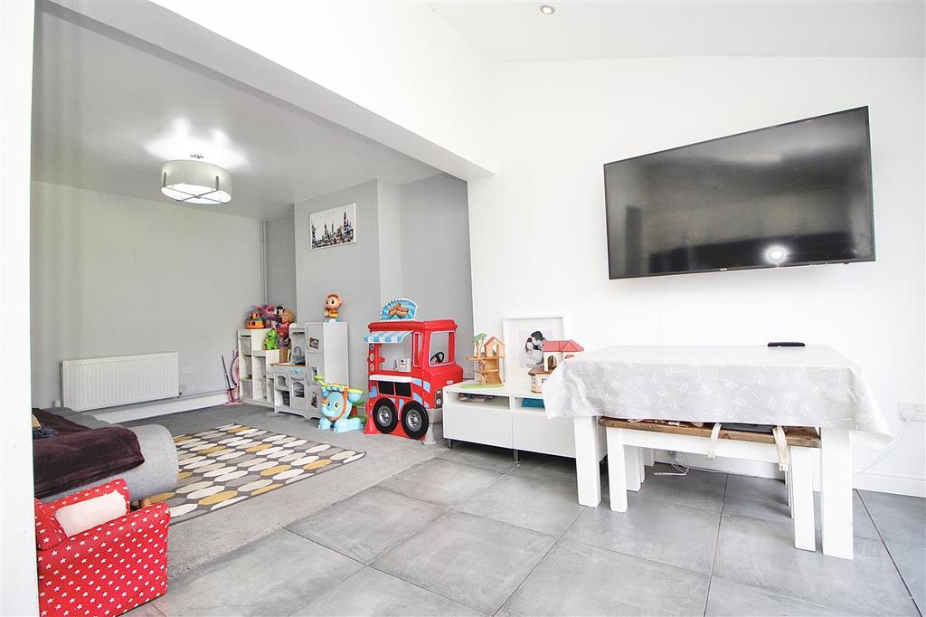 Kitchen / Dining /