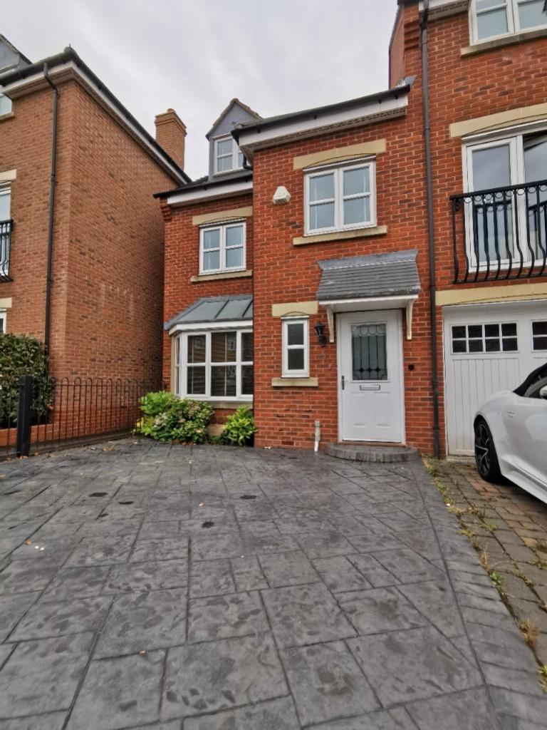 Middlewood Close, Solihull, B91 4 bed townhouse £1,395 pcm (£322 pw)