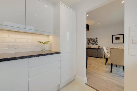 Flat 6a, 2 Artichoke Hill, London, E1W 2BA