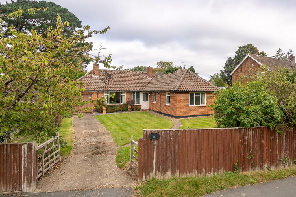 Bookham Village 2 bed bungalow £775,000