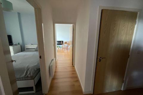 2 bedroom flat to rent, Beech House,