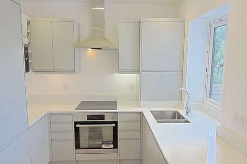 2 bedroom flat for sale, Leatherhead Road, Great Bookham KT23