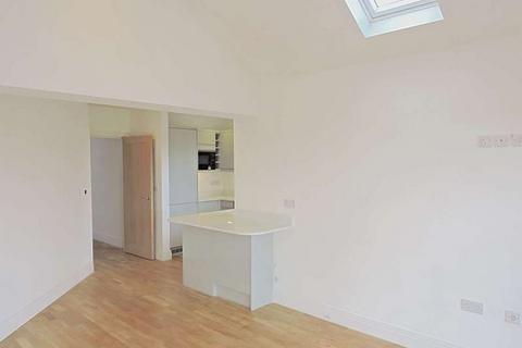 2 bedroom flat for sale, Leatherhead Road, Great Bookham KT23
