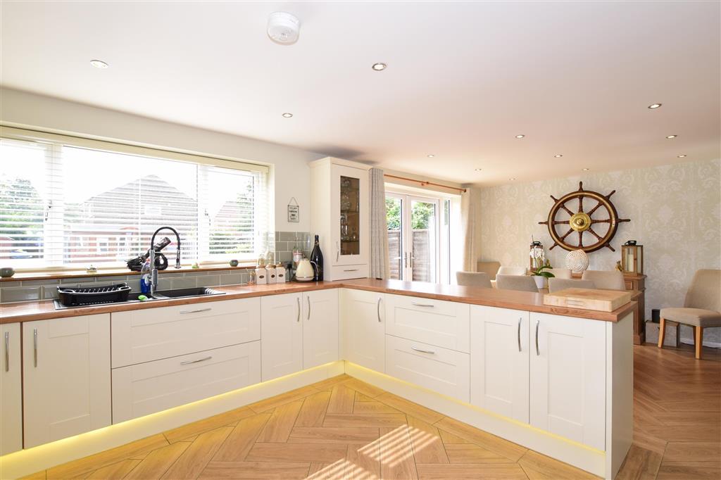 Kitchen/Dining Area