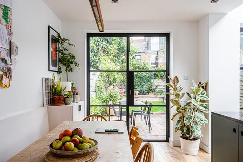 48 Daubeney Road, London, E5 0EF