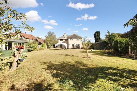1 Rectory Field, Chelmondiston, Ipswich, IP9 1HY