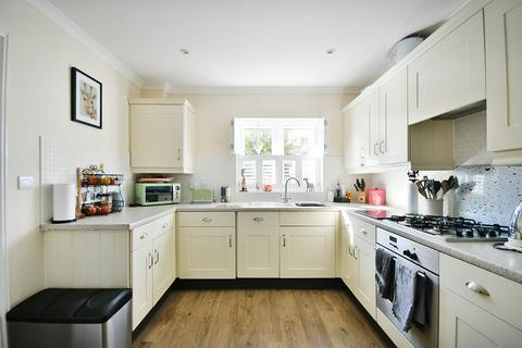 9 Jenner Close, Wanborough, Swindon, SN4 0FA