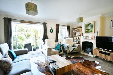 9 Jenner Close, Wanborough, Swindon, SN4 0FA