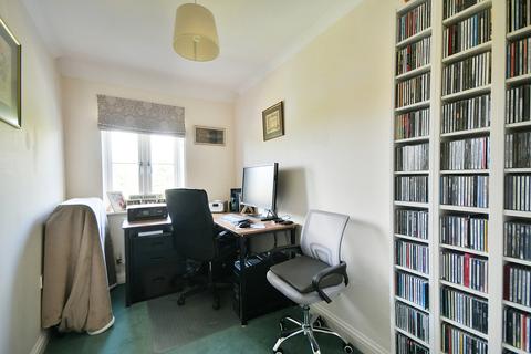 9 Jenner Close, Wanborough, Swindon, SN4 0FA
