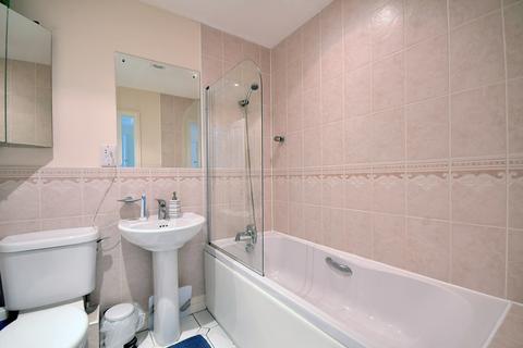 9 Jenner Close, Wanborough, Swindon, SN4 0FA