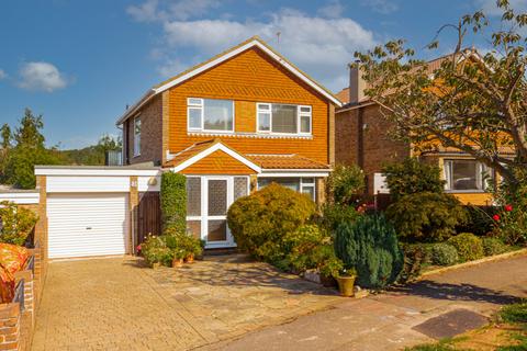 3 Devitt Close, Ashtead, KT21 1JS