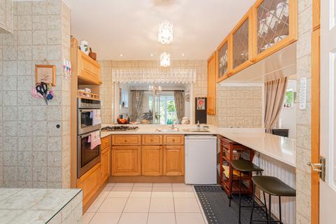 3 Devitt Close, Ashtead, KT21 1JS