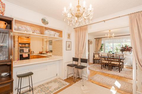 3 Devitt Close, Ashtead, KT21 1JS