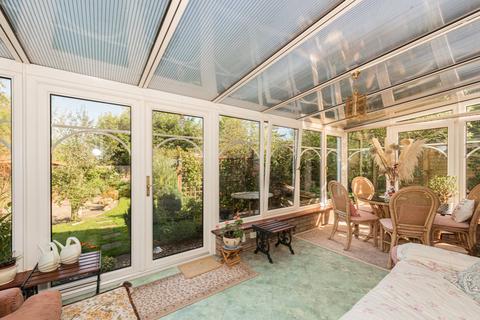 3 Devitt Close, Ashtead, KT21 1JS