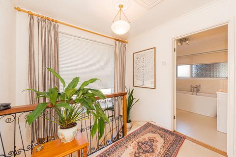 3 Devitt Close, Ashtead, KT21 1JS