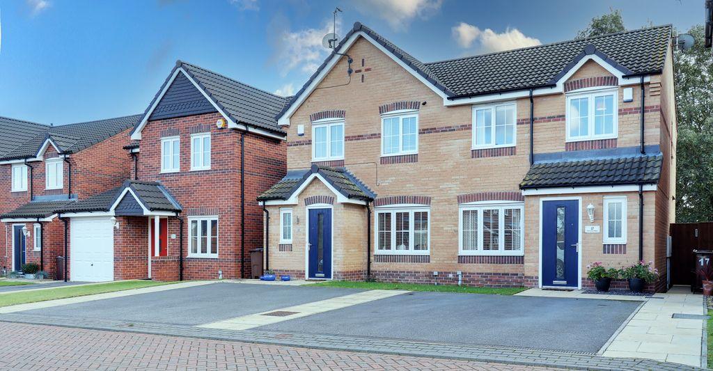 Malthouse Mews, Pontefract WF8 2YH 3 bed semidetached house £190,000