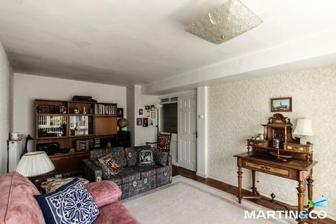 27 Niall Close, Birmingham, B15 3LU