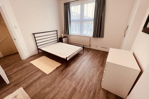 2 bedroom flat to rent, Bounds Green N11