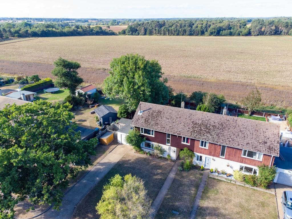 Suffolk Drive, Rendlesham, IP12 2TN 4 bed semidetached house £325,000