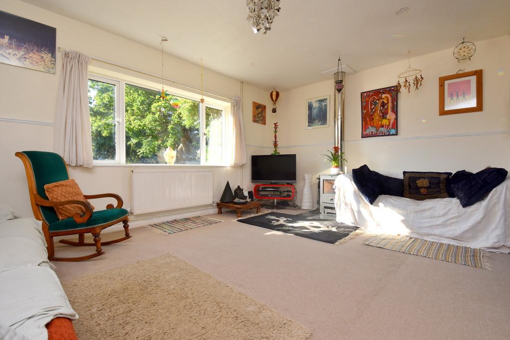 Suffolk Drive, Rendlesham, IP12 2TN 4 bed semidetached house £325,000