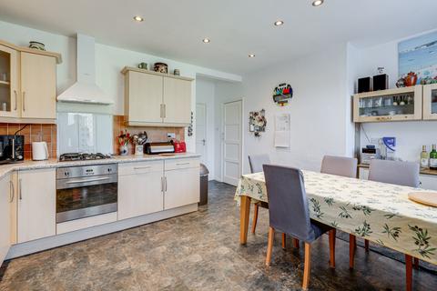 10 Arbury Hall Road, Shirley, Solihull, B90 4PY
