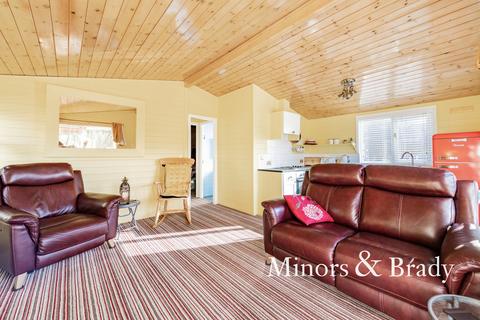 2 bedroom park home for sale - Broadland Holiday Village, Oulton Broad