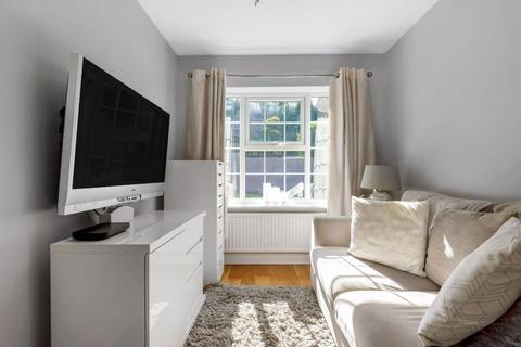 20 Warren Road, Purley, CR8 1AA