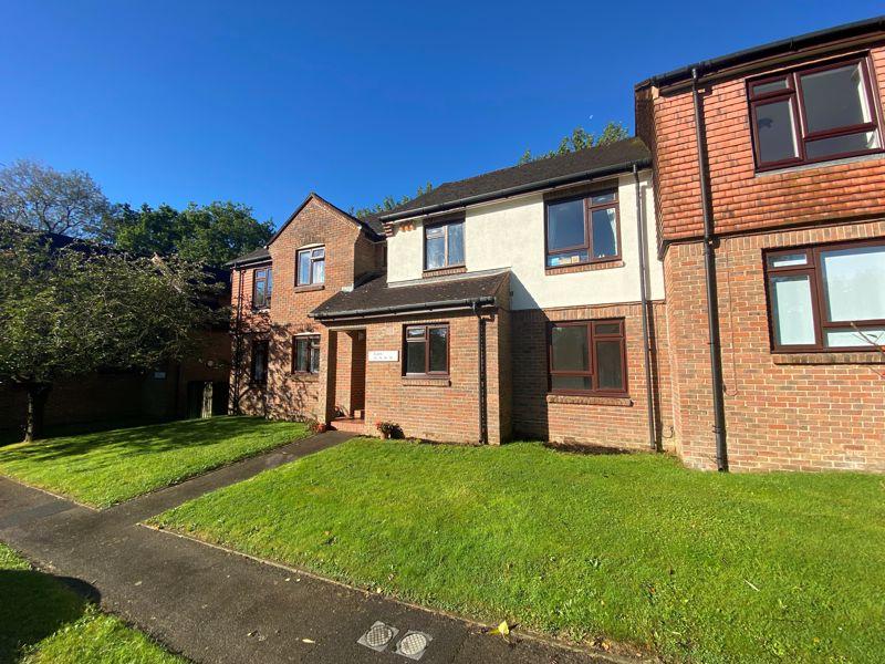 Gorringes Brook, Horsham 1 bed apartment £1,100 pcm (£254 pw)