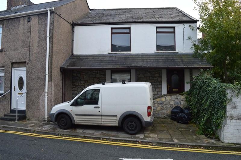 2 Coychurch Road, Bridgend, CF31 3AP 3 bed semidetached house £675