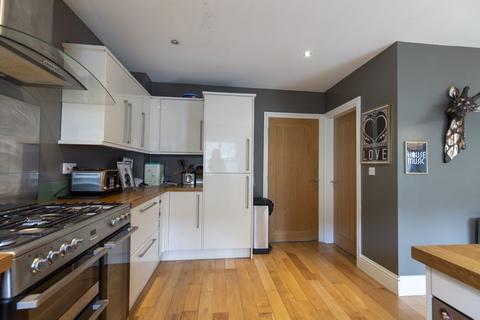6 Crossfields Close, Greetland, Halifax, HX4 8QL