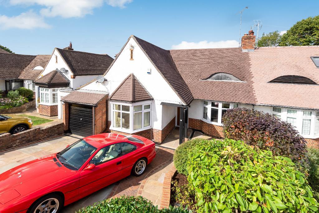 High Beeches, Chelsfield, Orpington, Kent, BR6 6EF 3 bed semidetached