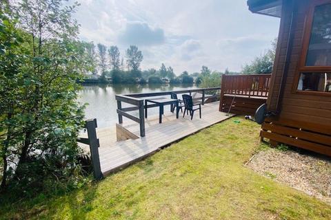 3 bedroom detached bungalow for sale - TATTERSHALL LAKES, TATTERSHALL