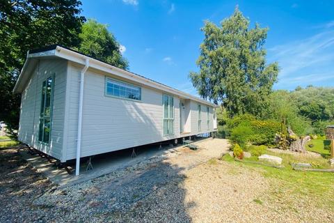 2 bedroom detached bungalow for sale - TATTERSHALL LAKES, TATTERSHALL