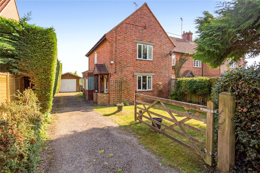 Catslip, Nettlebed, HenleyonThames... 2 bed semidetached house £