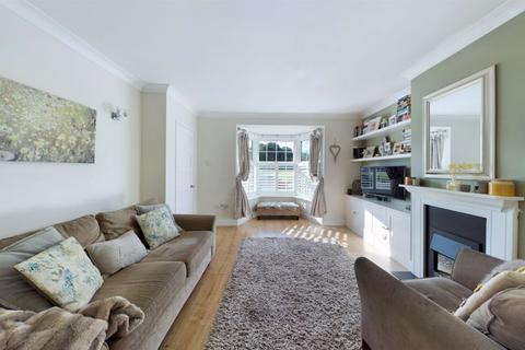 14 Howard Close, Walton On The Hill, Tadworth, KT20 7QF