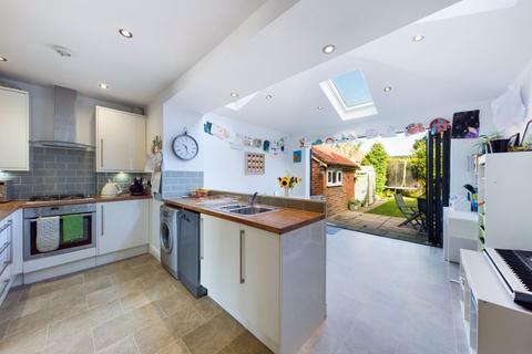 14 Howard Close, Walton On The Hill, Tadworth, KT20 7QF