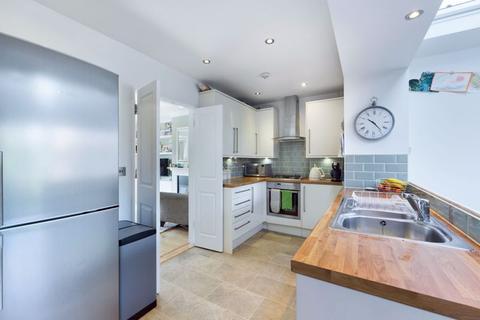 14 Howard Close, Walton On The Hill, Tadworth, KT20 7QF