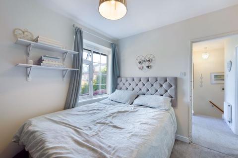 14 Howard Close, Walton On The Hill, Tadworth, KT20 7QF
