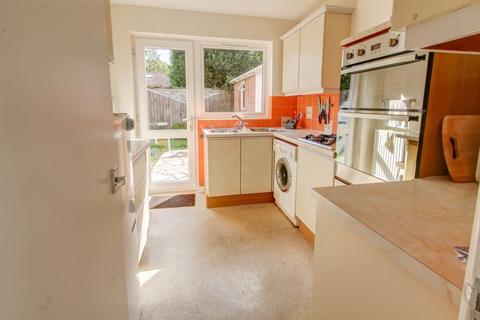 3 bedroom semi-detached house to rent, Romsey Drive, Exeter