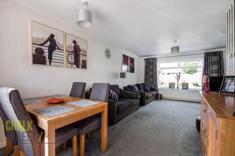 6 Hatfield Close, Hornchurch, RM12 6SA