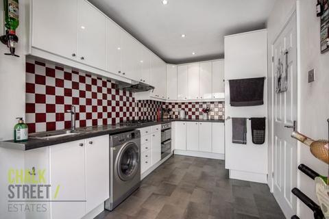 6 Hatfield Close, Hornchurch, RM12 6SA