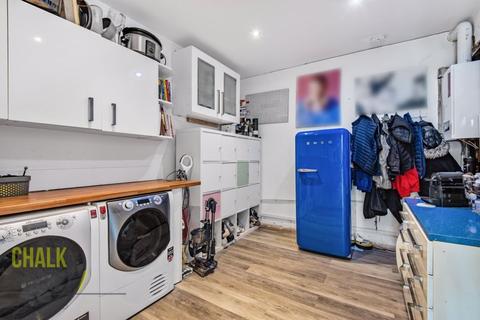 10 Mashiters Walk, Romford, RM1 4DA