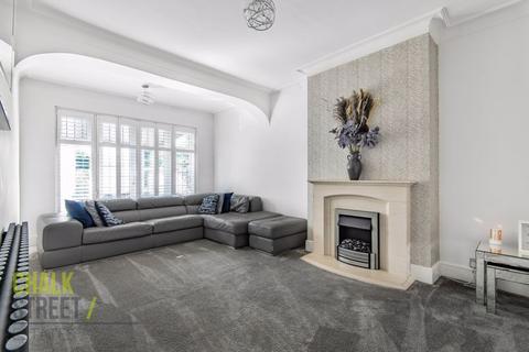 10 Mashiters Walk, Romford, RM1 4DA