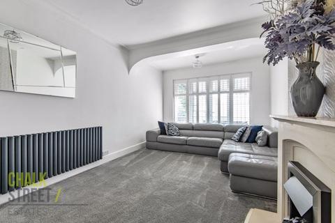 10 Mashiters Walk, Romford, RM1 4DA